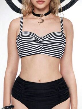 Black & White Striped Twist Front Bikini Top